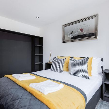 Two Bed Modern Apartment 5Min Walk To Town Centre With Free Parking ! Under New Management Blackpool Dış mekan fotoğraf