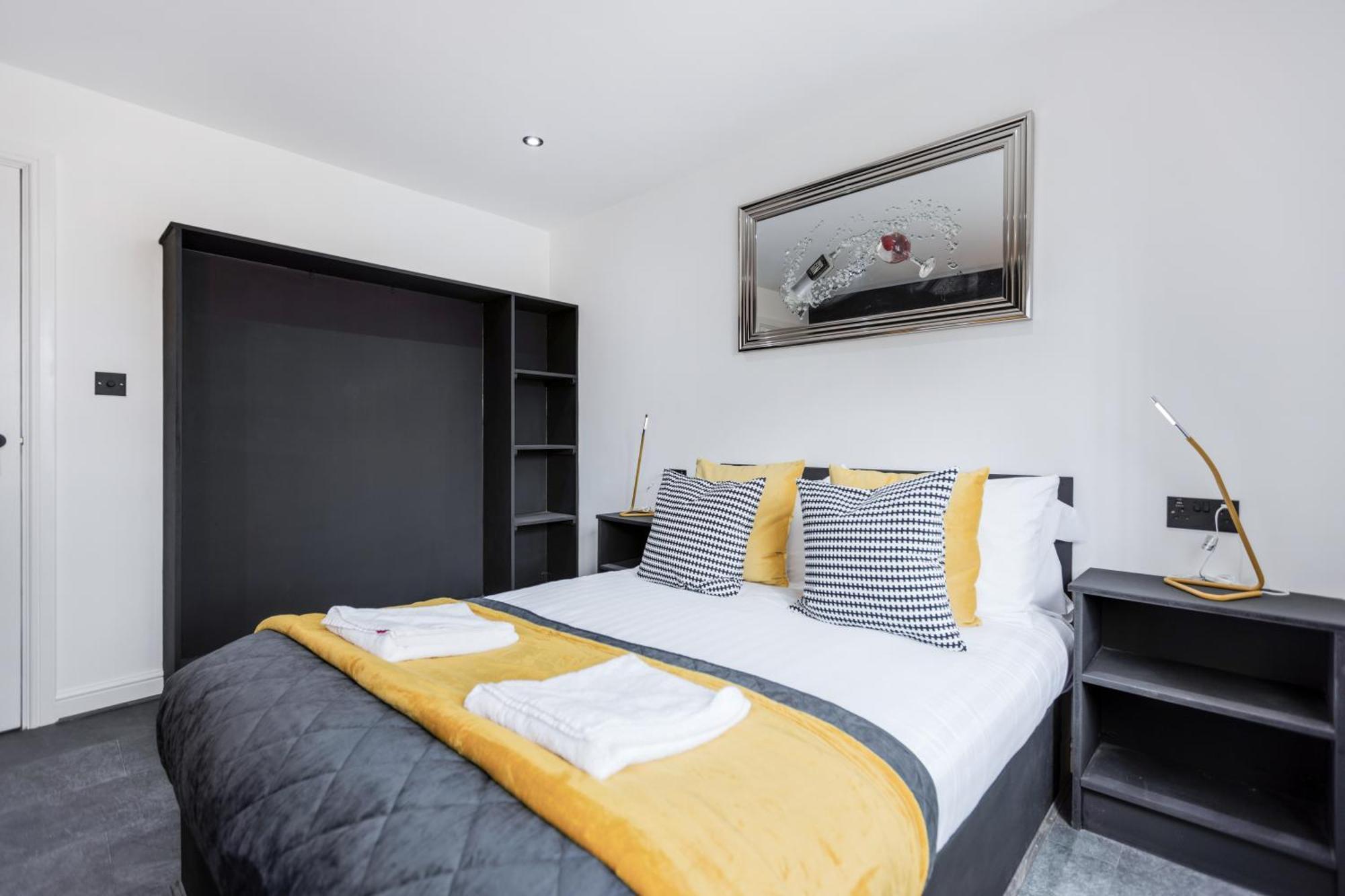 Two Bed Modern Apartment 5Min Walk To Town Centre With Free Parking ! Under New Management Blackpool Dış mekan fotoğraf