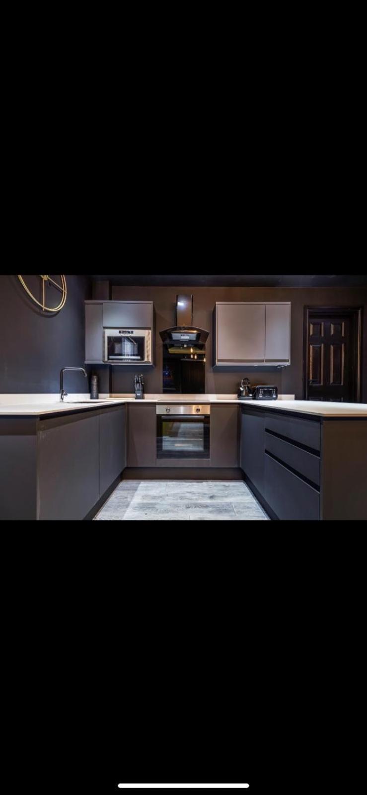 Two Bed Modern Apartment 5Min Walk To Town Centre With Free Parking ! Under New Management Blackpool Dış mekan fotoğraf